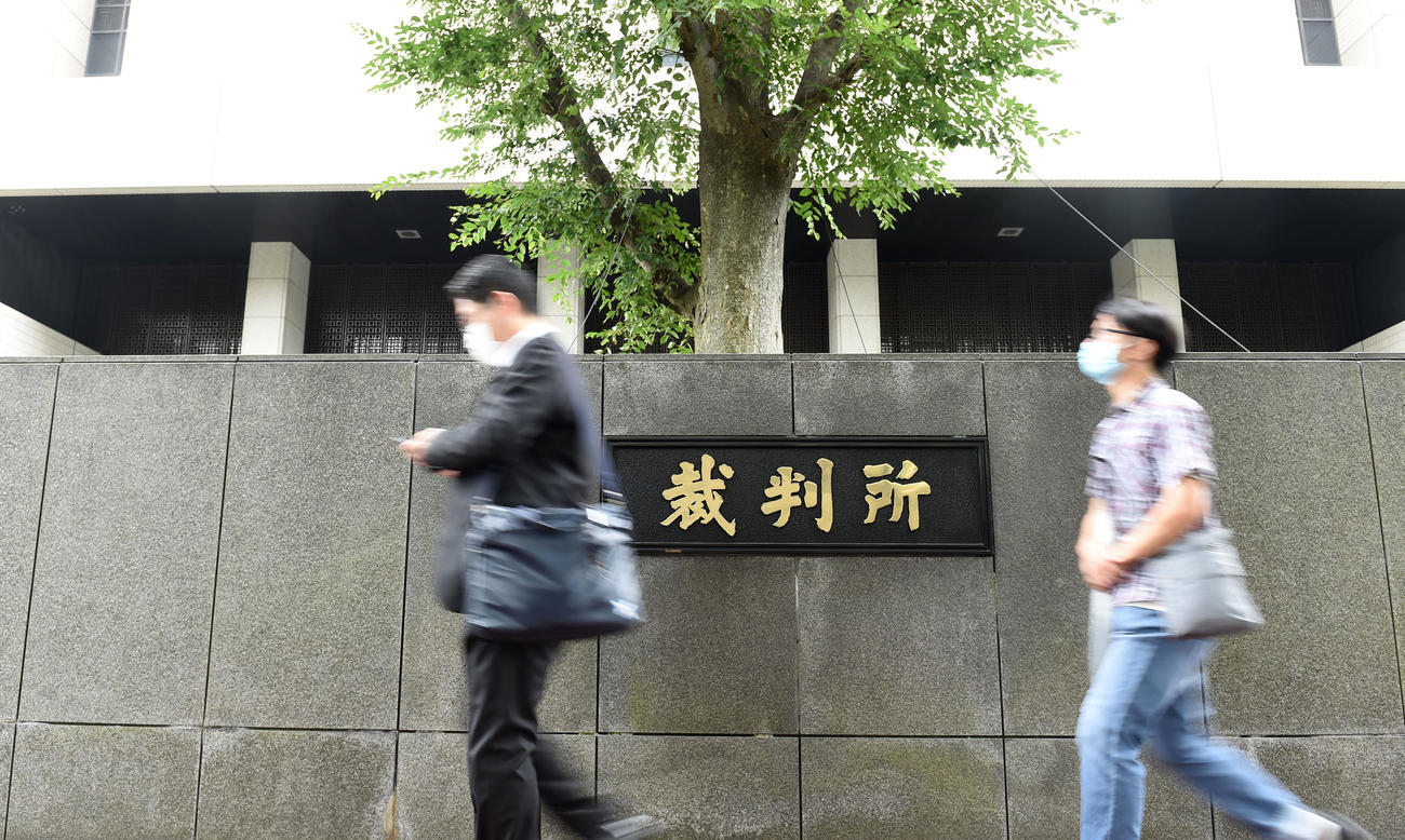 槇原敬之被告初公判の傍聴券を求めて並ぶ人たち（撮影・横山健太）