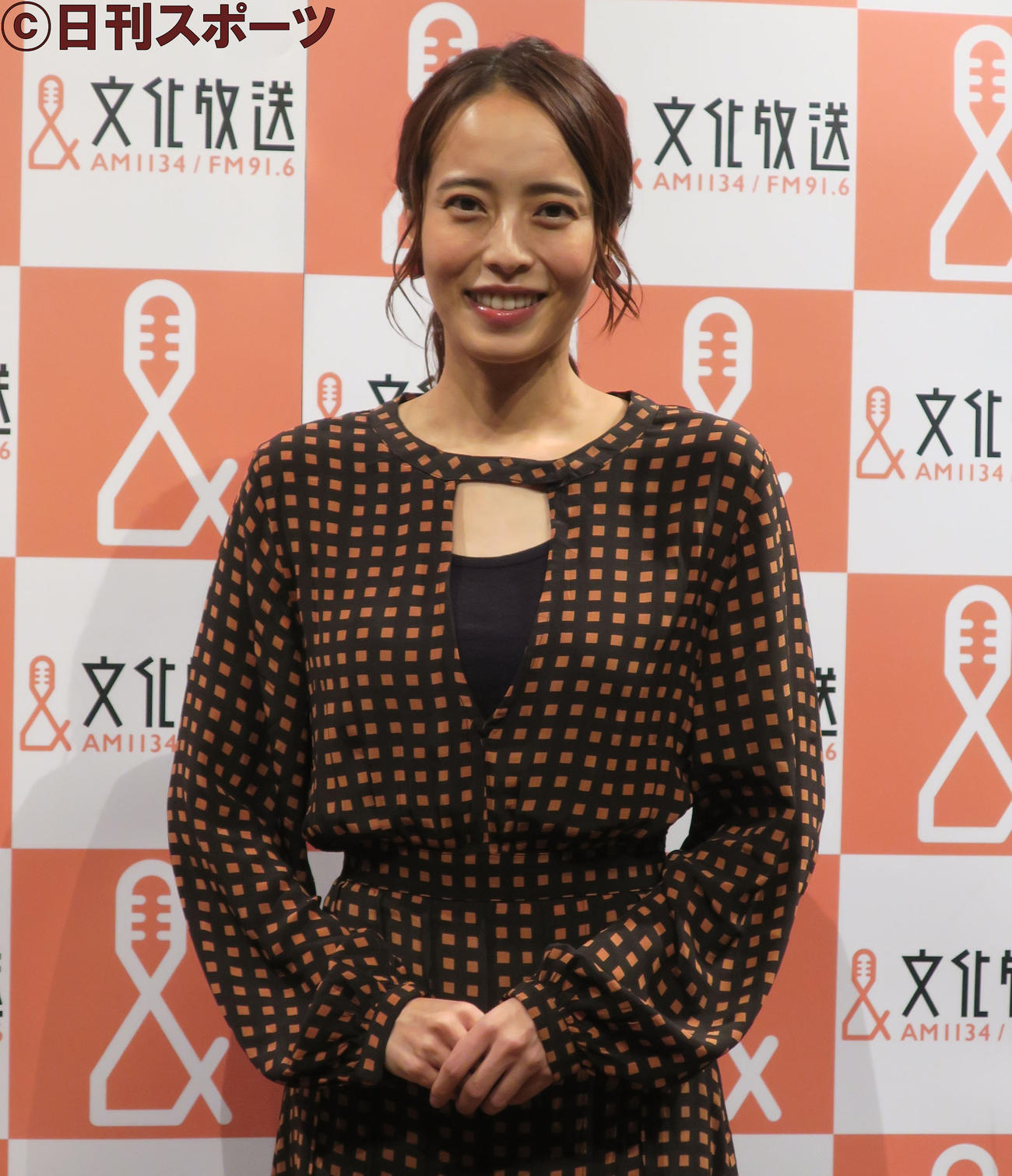 文化放送定例会見に登場したフリーアナウンサー上田まりえ
