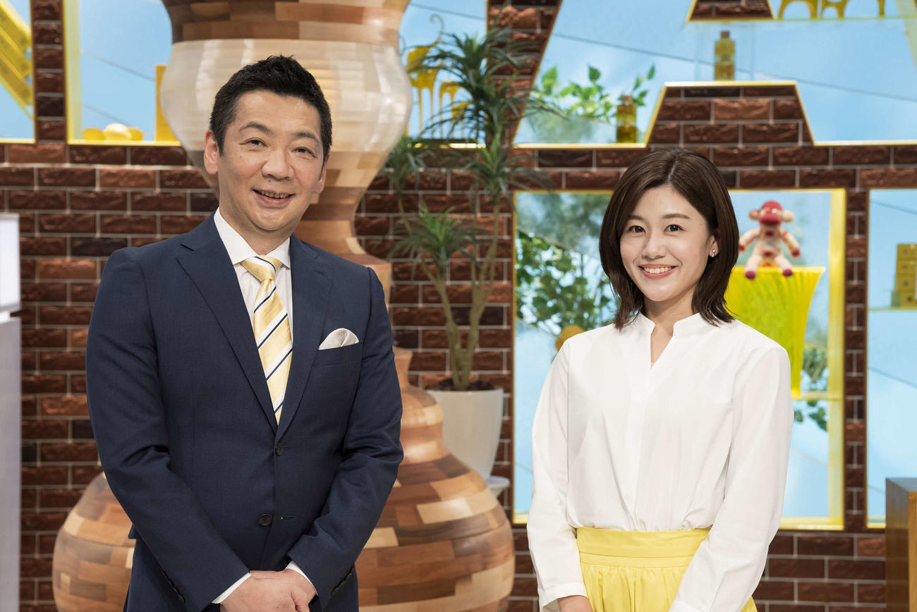 「情報ライブミヤネ屋」に新MCとして加入する読売テレビの沢口実歩アナウンサー（右）。左は宮根誠司キャスター（読売テレビ提供）
