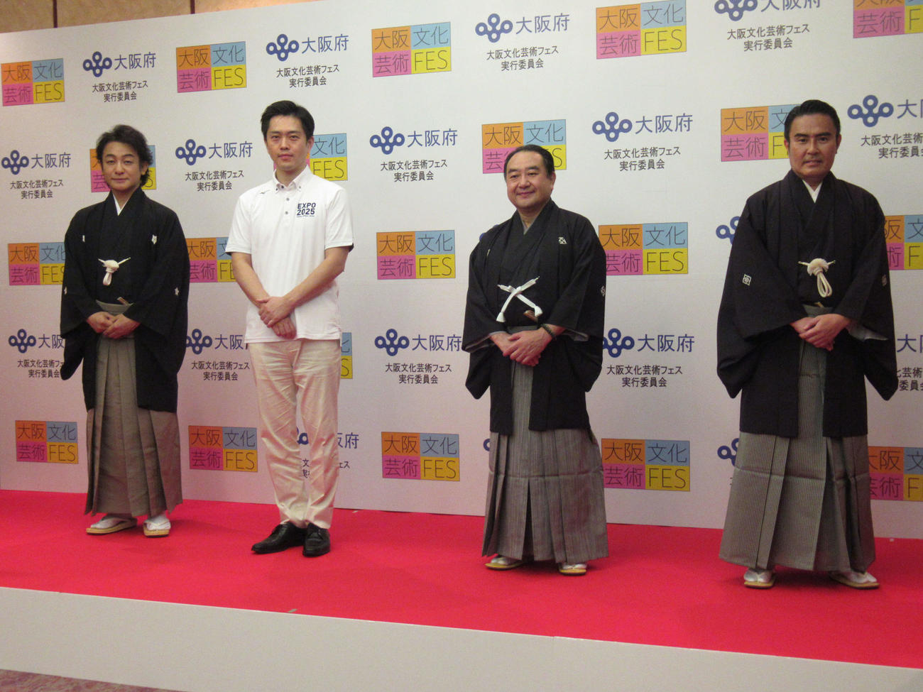 「大阪文化芸術フェス2020」の会見に出席した左から片岡愛之助、吉村洋文知事、中村鴈治郎、市川右団次（撮影・星名希実）