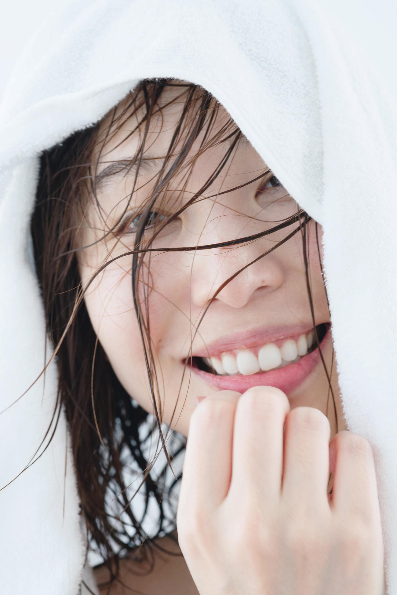 写真集「Relieved」を発売する塩地美澄
