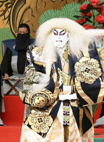 「八月花形歌舞伎」の公開稽古で長唄などは特注マスクを着用