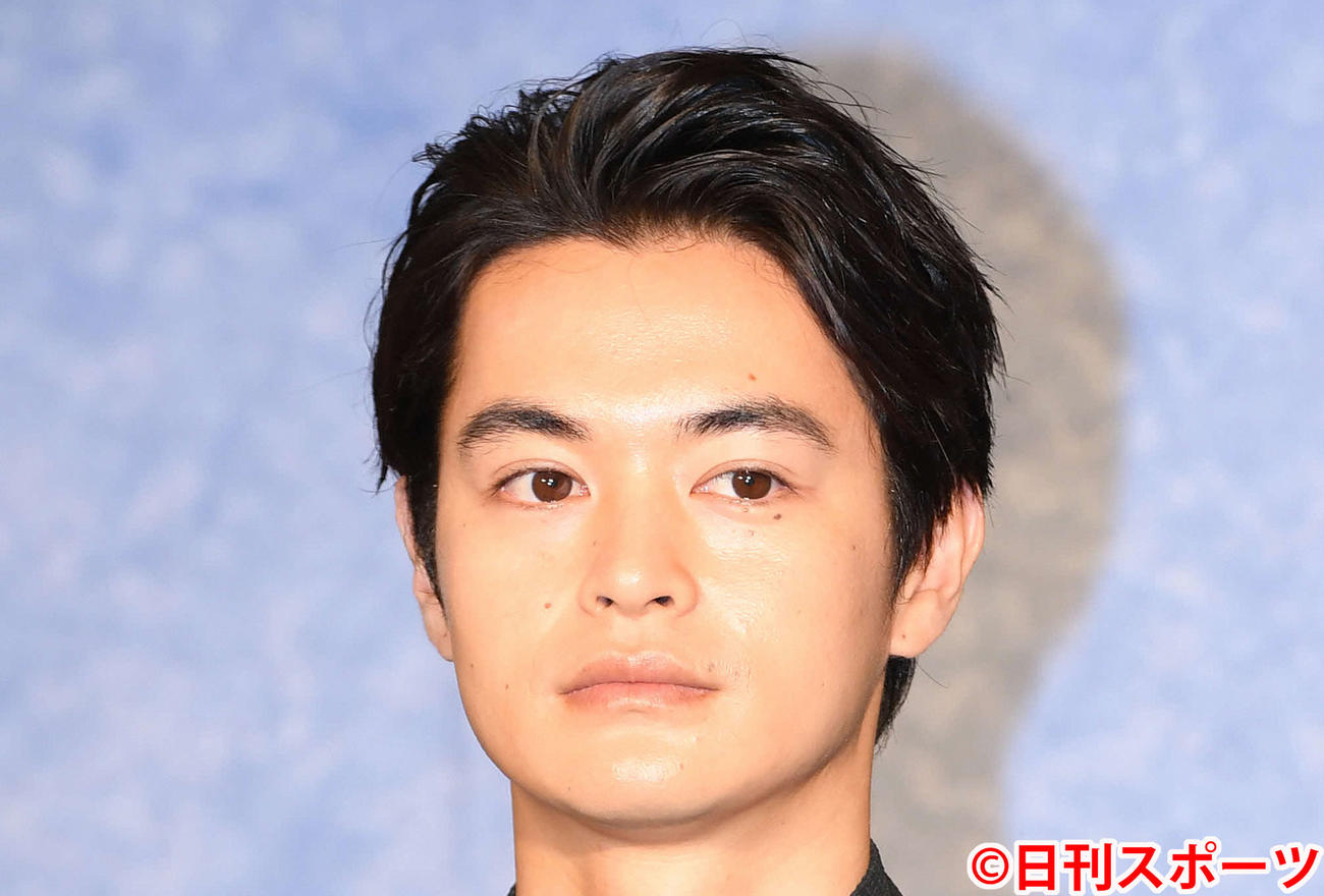 瀬戸康史（19年7月撮影）