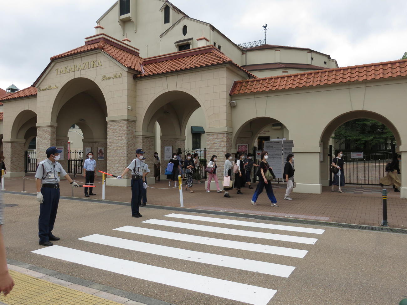 再開した兵庫・宝塚大劇場（2020年7月17日撮影）