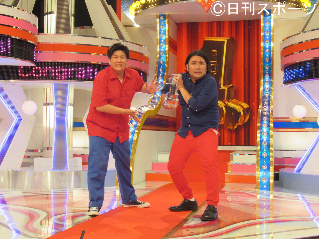 「第9回ytv漫才新人賞決定戦」で優勝したビスケットブラザースのきん（左）と原田（撮影・星名希実）