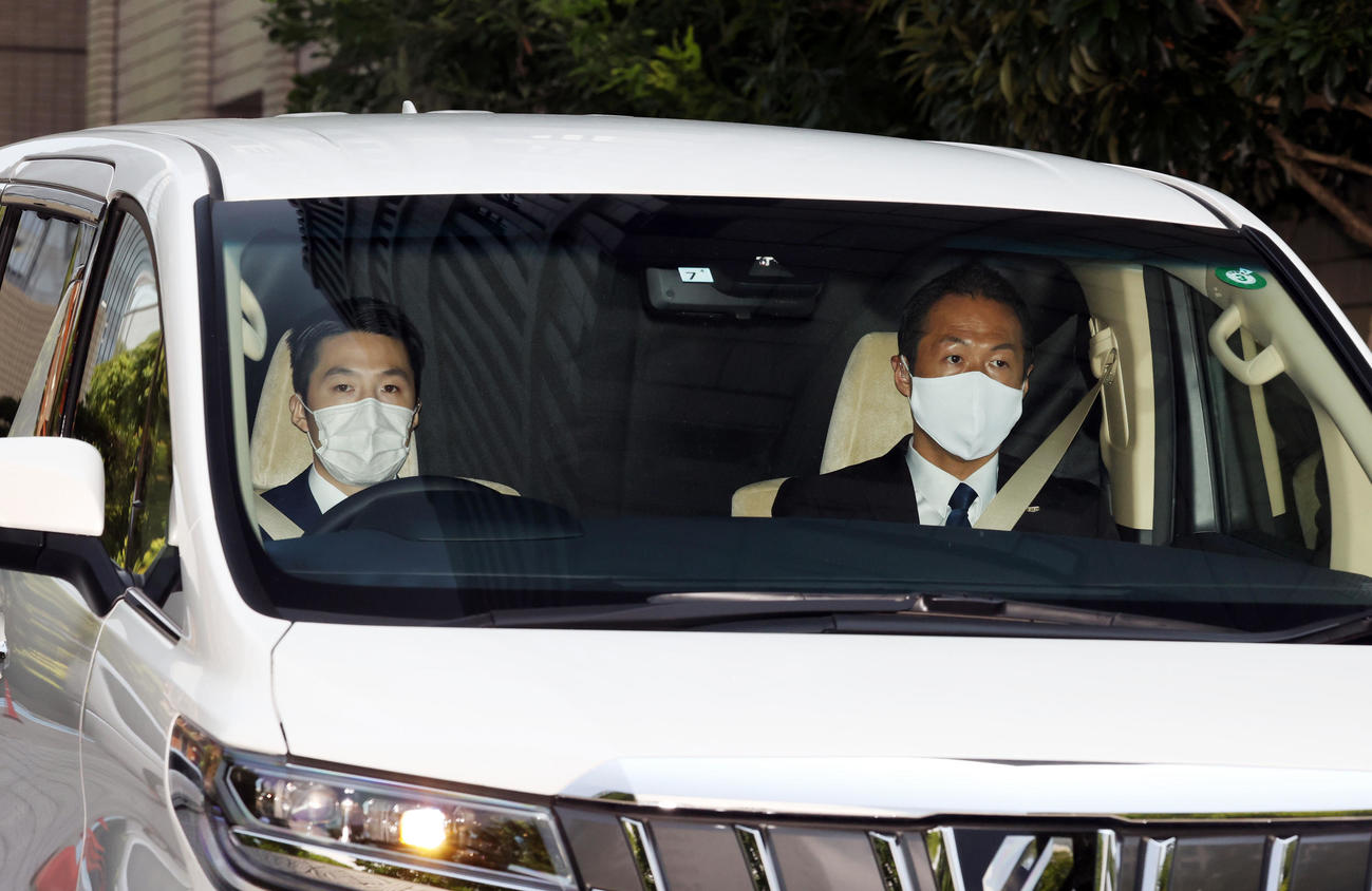 判決公判を終え、東京地裁を出る槇原敬之被告を乗せたと思われる車（撮影・大野祥一）