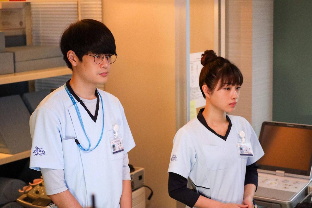 羽倉龍之介（井之脇海＝左）と葵みどり（石原さとみ）（C）フジテレビ

