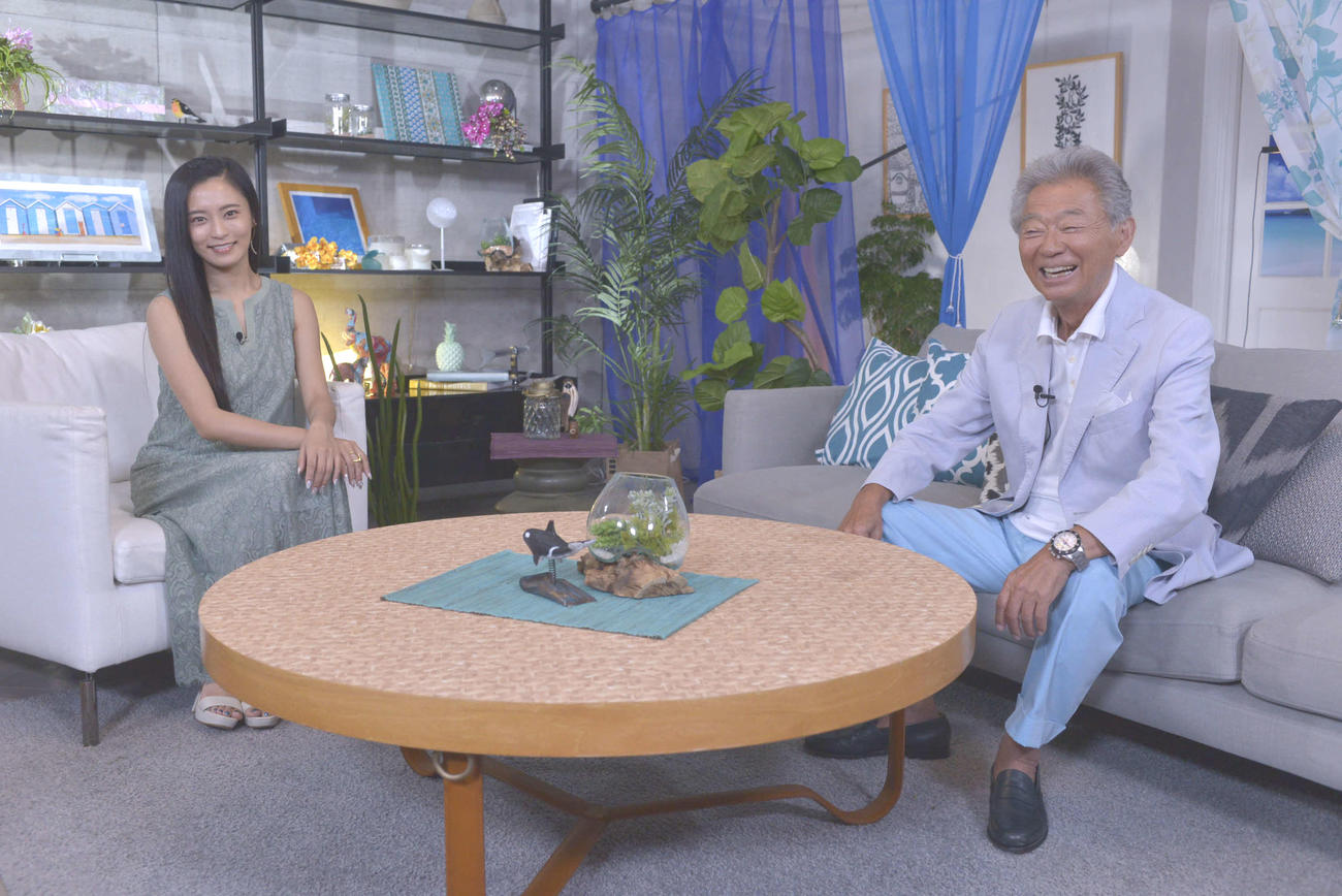 新番組「朝からみのもんた」に出演するみのもんた（右）と小島瑠璃子（読売テレビ提供）