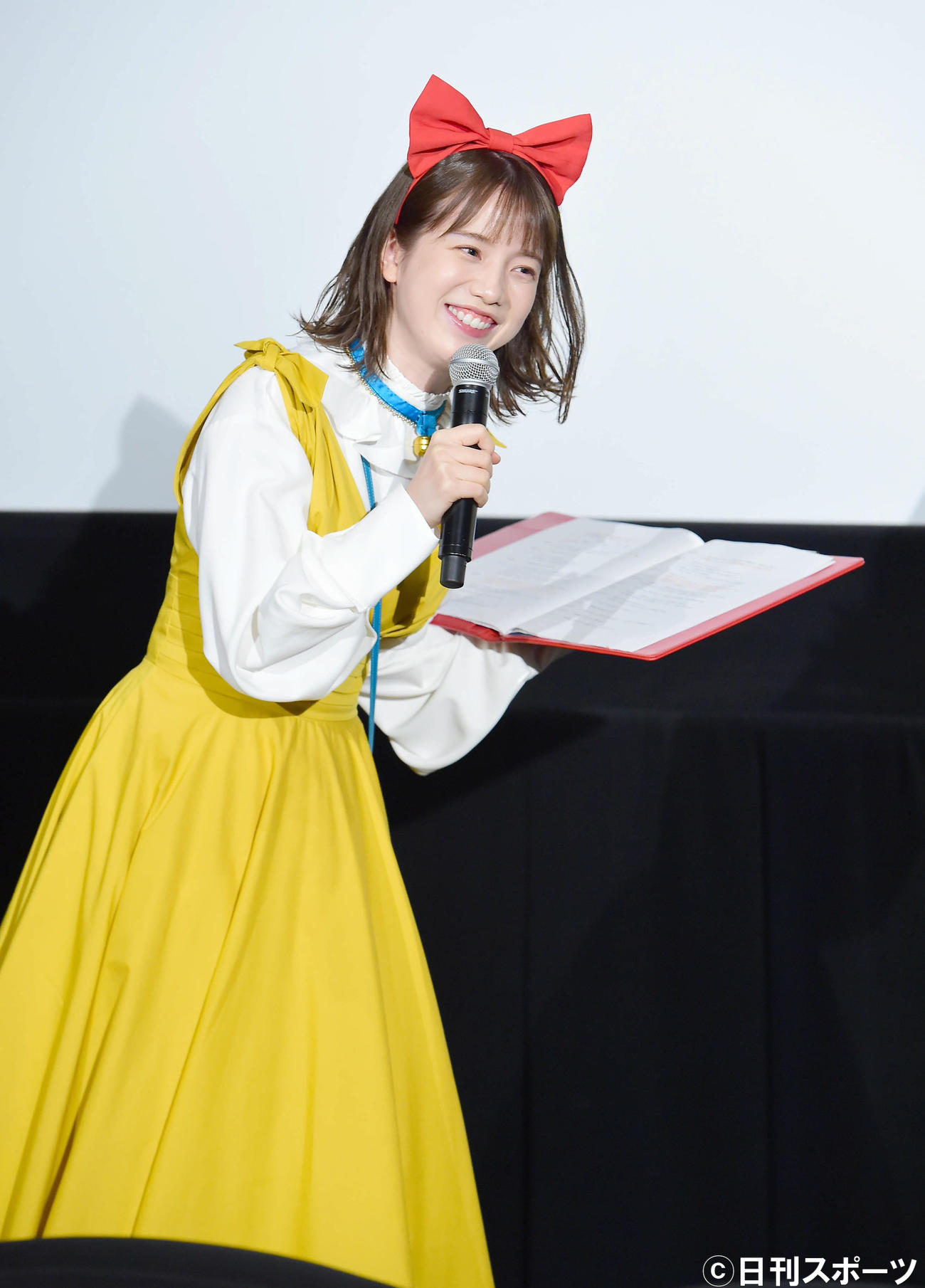 『映画ドラえもん　のび太の新恐竜』公開記念舞台あいさつでMCを務めたテレビ朝日の弘中綾香アナウンサーはドラミちゃんのイメージで臨んだ（撮影・小沢裕）