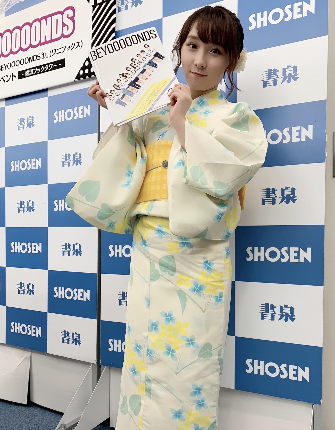 オフィシャルブック「BEYOOOOONDS＜1＞」の発売イベントに出席した、12人組アイドルグループBEYOOOOONDS（ビヨーンズ）の高瀬くるみ