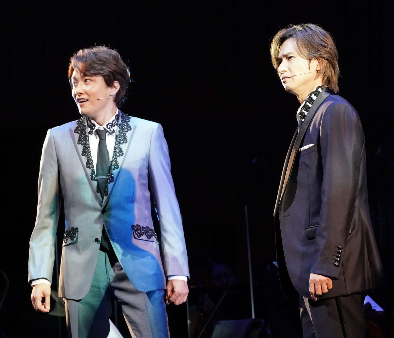 ミュージカル「ナイツ・テイル」inシンフォニックコンサートに出演の井上芳雄（左）、堂本光一