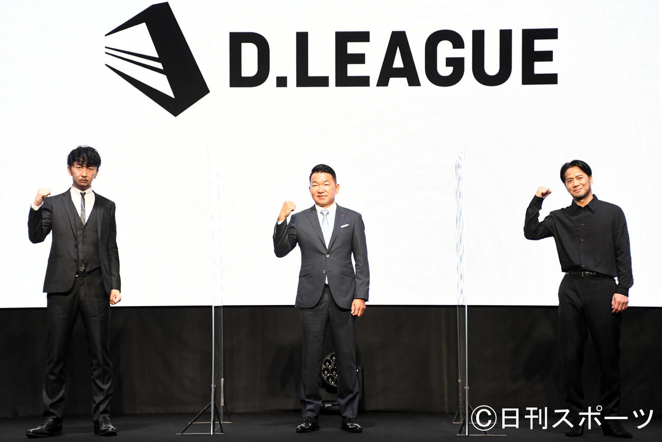 世界初のダンスプロリーグ「D．LEAGUE」発足プレスカンファレンスに出席した、左から神田勘太朗COO、平野岳史CEO、EXILE　HIRO（撮影・大友陽平）
