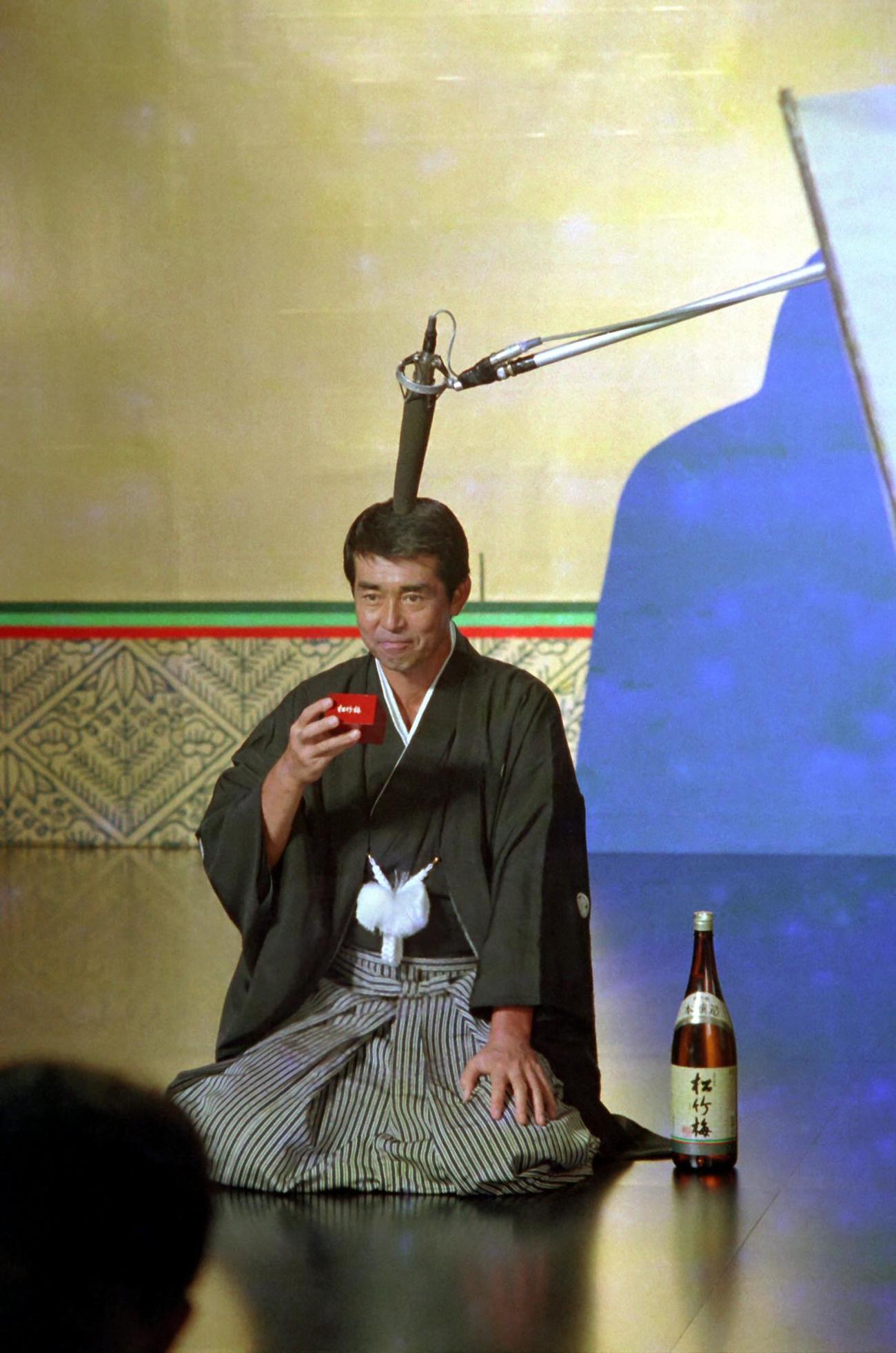日本酒「松竹梅」のCM撮影での渡哲也（88年8月24日）