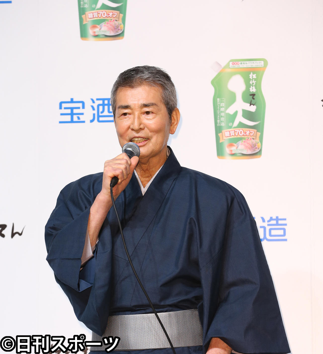 14年8月、宝酒造「松竹梅『天』」新CM発表会見に参加した渡哲也さん