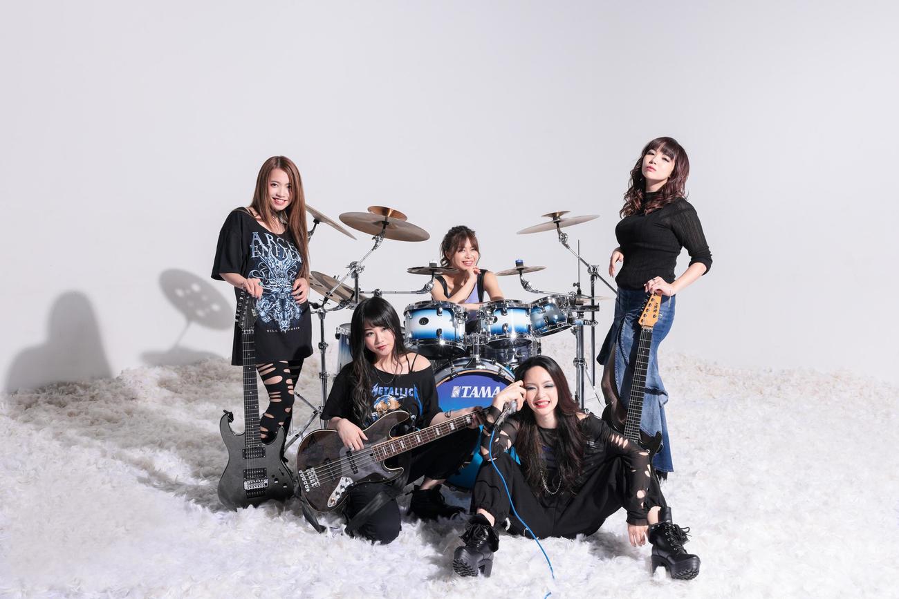 22日セカンドシングル「雷霆－RAITEI－」をリリースするNEMOPHILAのメンバー。左から葉月、ハラグチサン、むらたたむ、mayu、SAKI