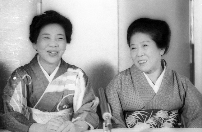 内海桂子さん（右）・好江さん（左）（83年12月撮影）