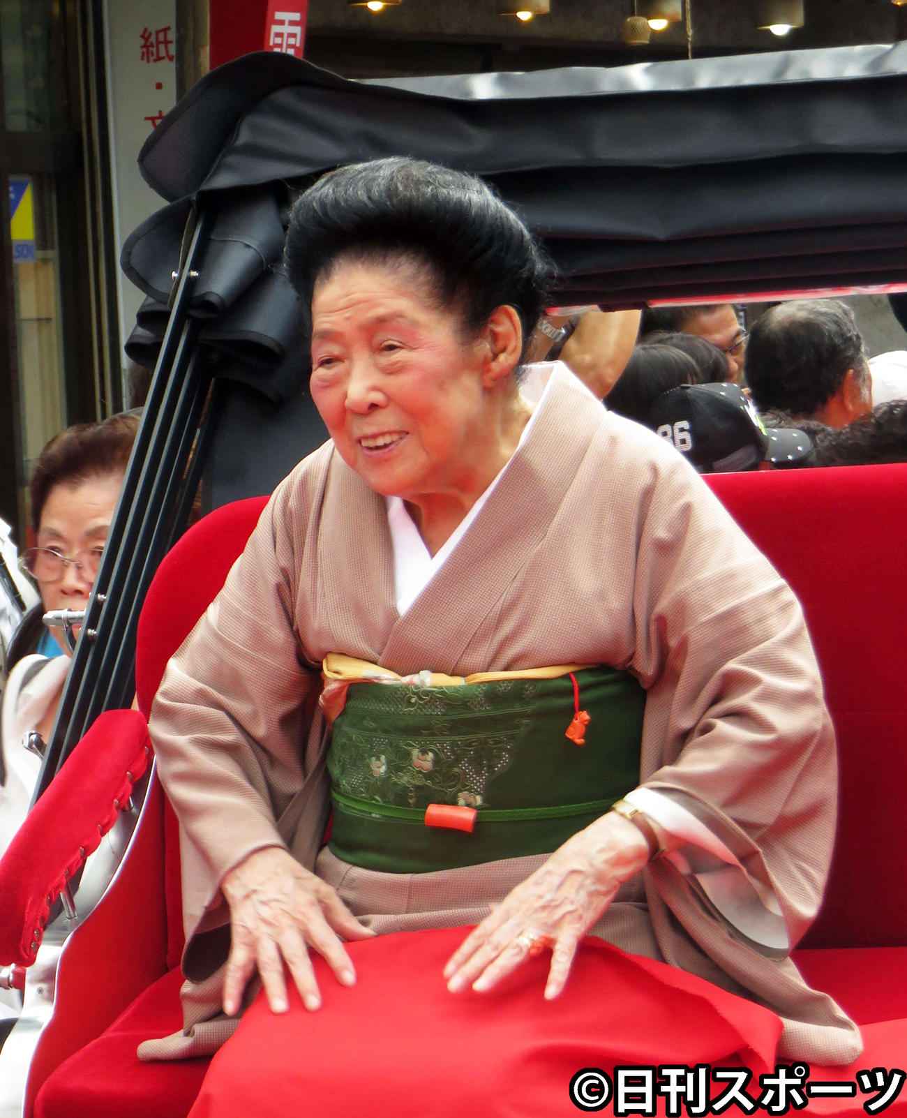 内海桂子さん「お桂ちゃん出番だよ」に送られ天国へ - おくやみ : 日刊