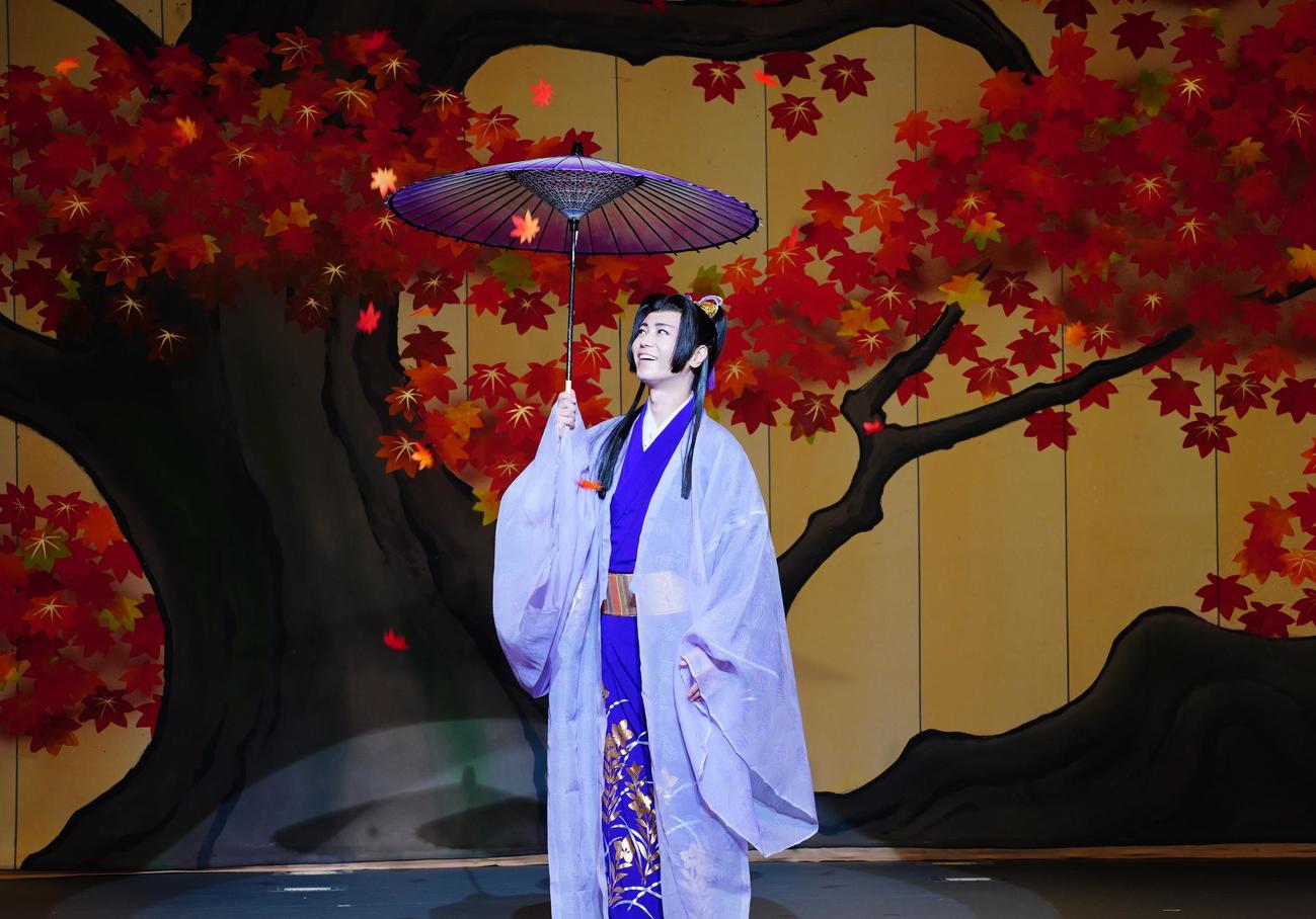 第1部の舞台で旅役者・恋之介を演じる氷川きよし