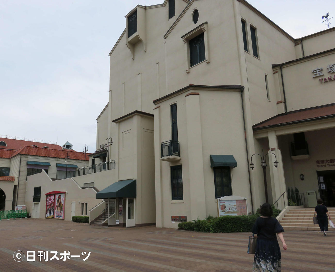 約1カ月ぶりに上演を再開した宝塚大劇場（撮影・村上久美子）