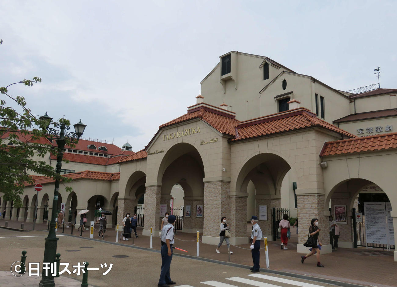 兵庫・宝塚大劇場の花組公演は約1カ月ぶりに再開された（撮影・村上久美子）
