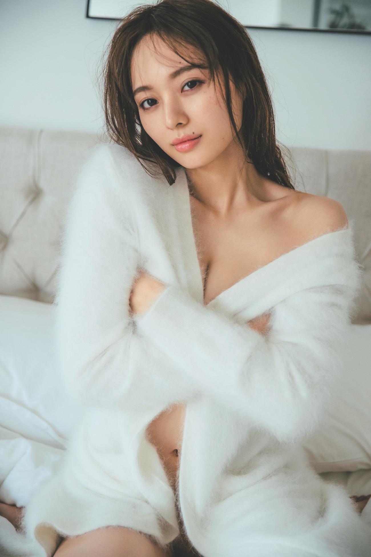 梅澤美波ファースト写真集「夢の近く」の先行カット