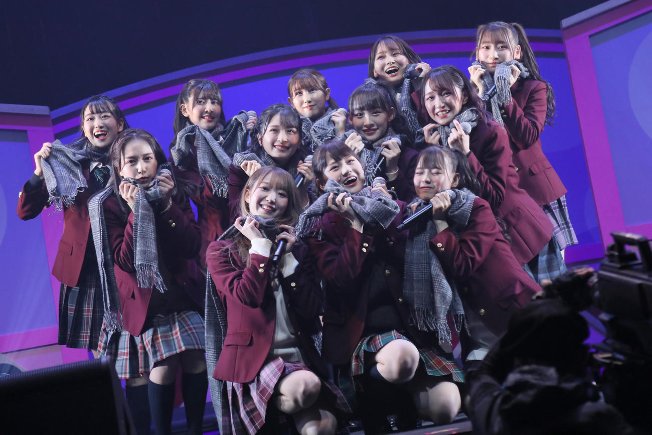デビュー3周年記念ライブを行った＝LOVE。前列左から大谷映美里、高松瞳、斉藤なぎさ、中列左から諸橋沙夏、佐々木舞香、音嶋莉沙、野口衣織、後列左から瀧脇笙古、佐竹のん乃、山本杏奈、大場花菜、斎藤樹愛羅