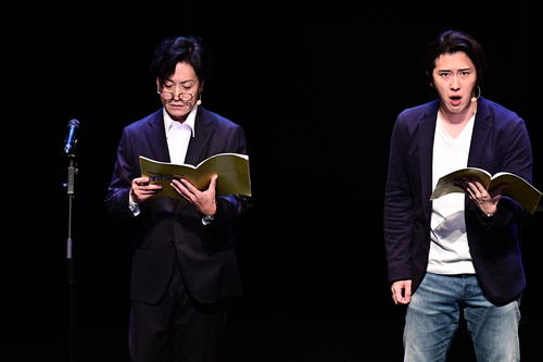 朗読劇「半沢直樹」に出演した山崎銀之丞(左)と尾上松也