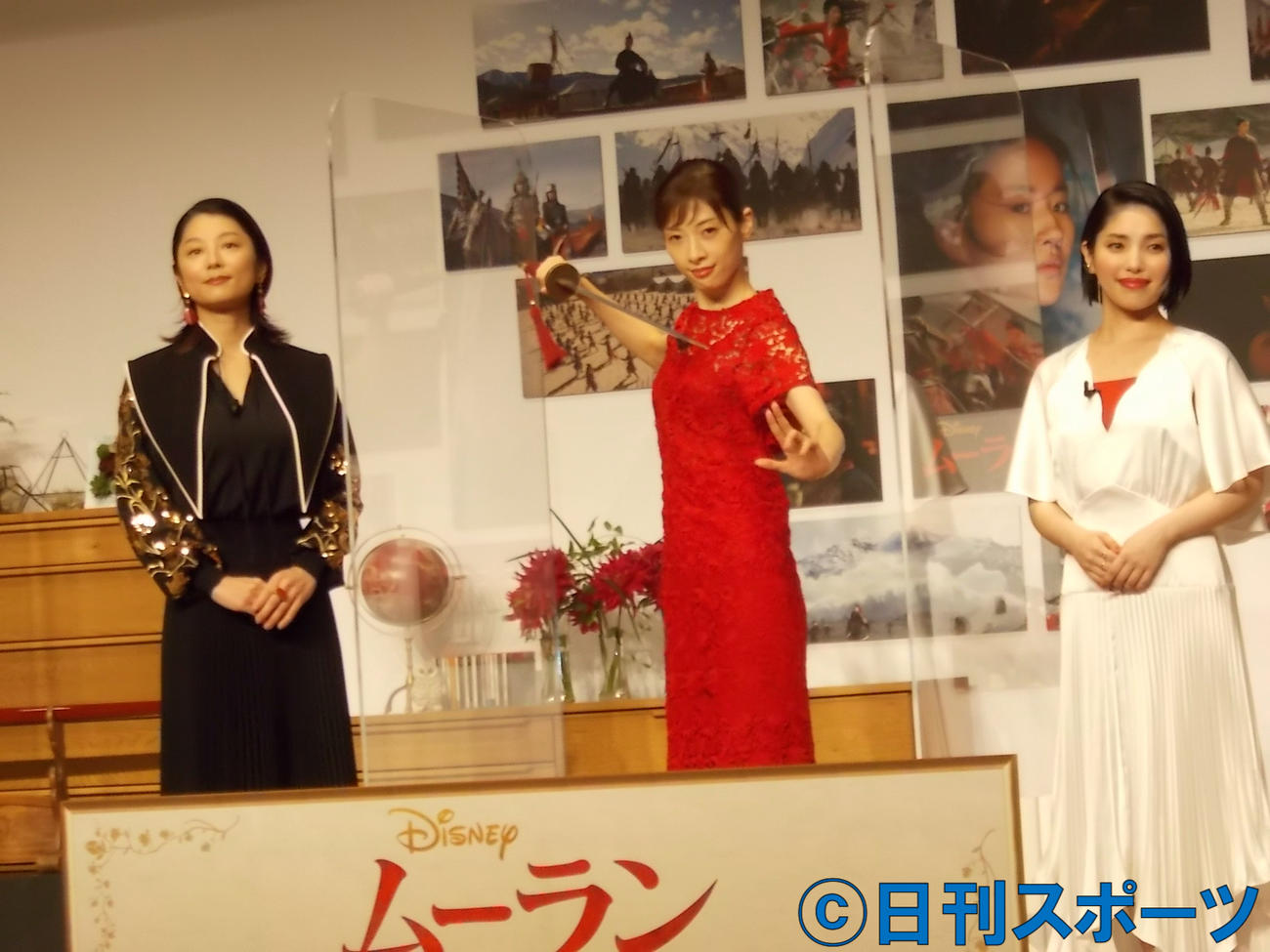 映画「ムーラン」のオンラインイベントに参加した（左から）小池栄子、明日海りお、城南海