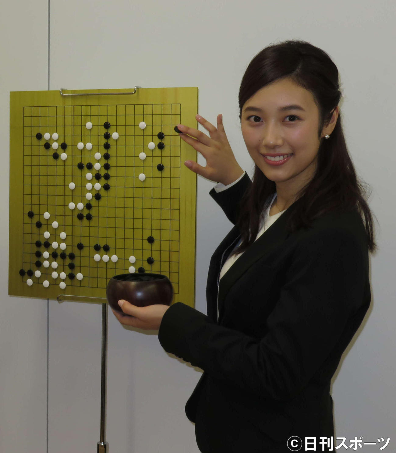 18年7月、テレビデビュー後に会見した辻沙穂里アナは、全国高校囲碁選手権で優勝した特技をアピールした（撮影・村上久美子）