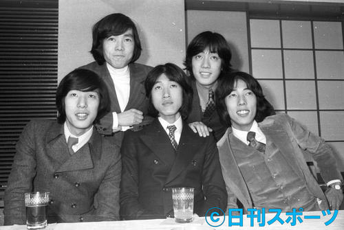 1969年3月　ザ・タイガース新加入が決まり会見を行う岸部四郎さん（中央）