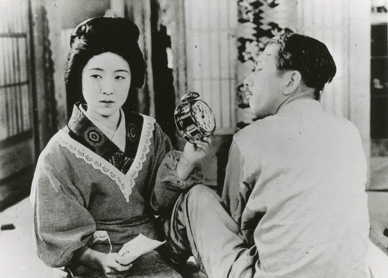 「マダムと女房」（五所平之助監督）の田中絹代（松竹提供）