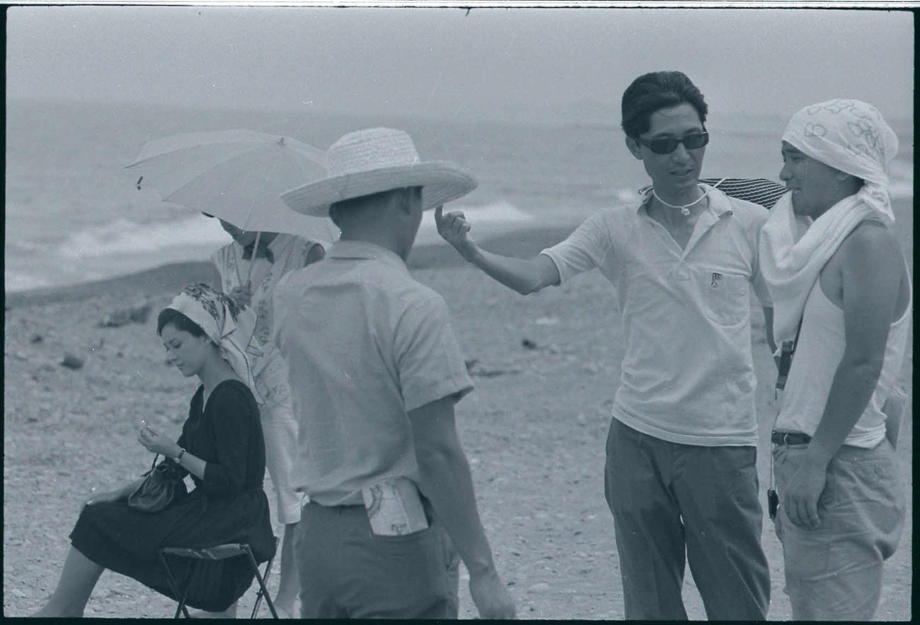 「女のみづうみ」（66年）の撮影風景。左端が岡田茉莉子。右から2人目が吉田喜重監督（松竹提供）