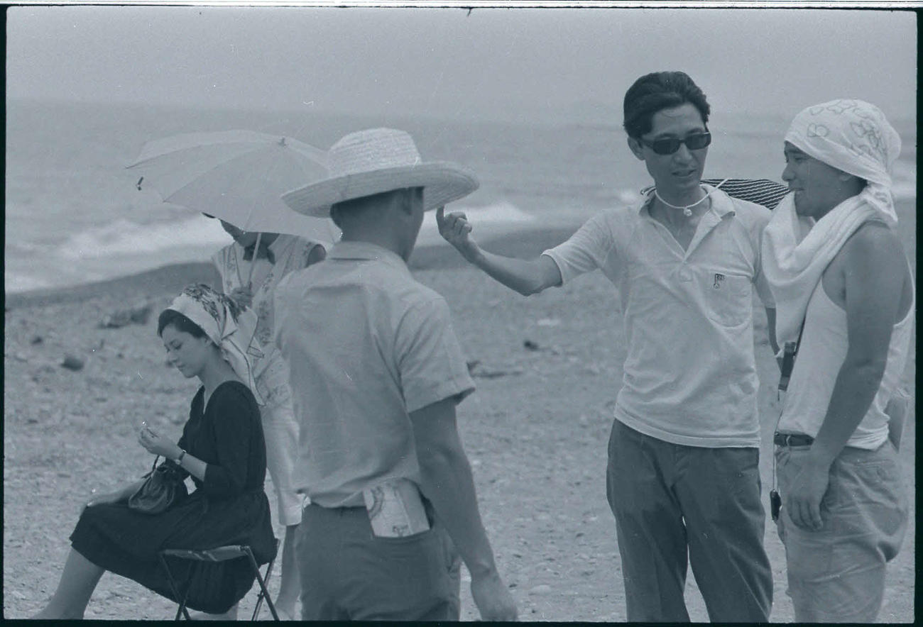 「女のみづうみ」（66年）の撮影風景。左端が岡田茉莉子。右から2人目が吉田喜重監督（松竹提供）