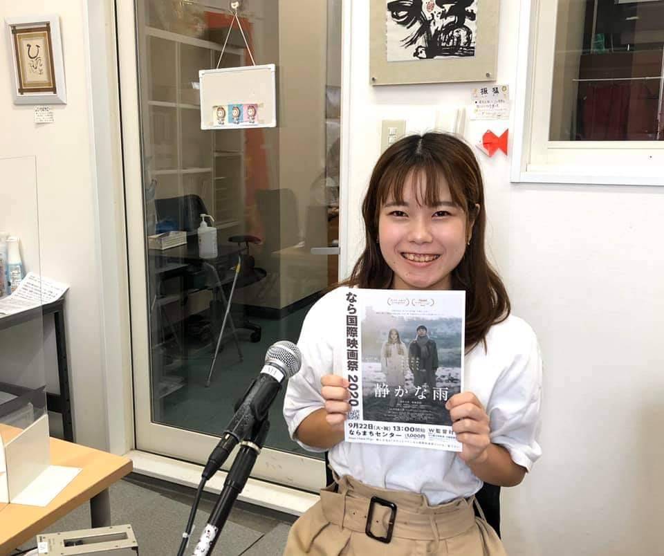 「ユースシネマインターン」の活動で15日に「ならどっとFM」で宣伝のためにラジオ生出演した永井菜実さん