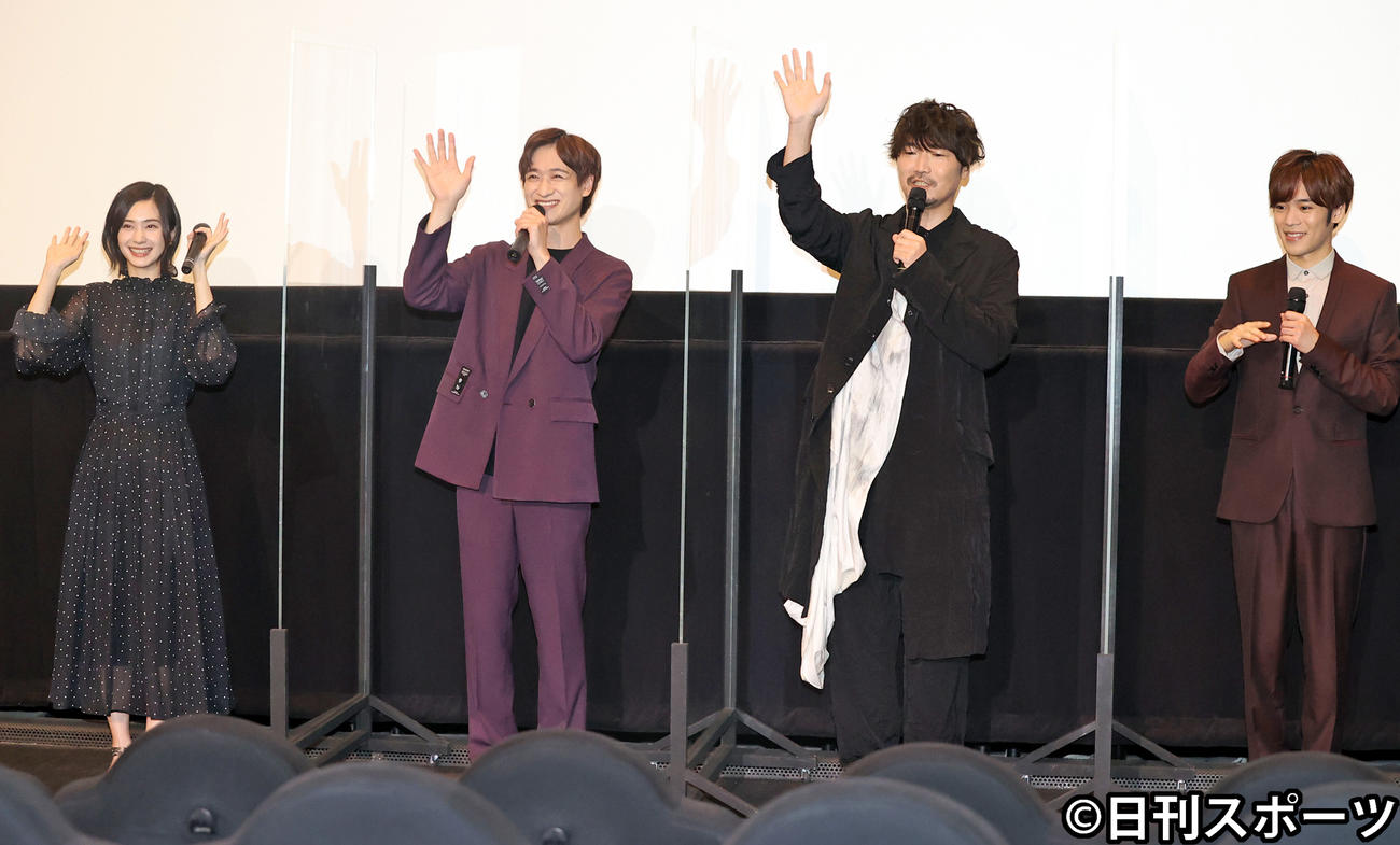 映画「劇場版BEM～BECOME　HUMAN～」完成披露試写会で笑顔であいさつする、左からM・A・O、宮田俊哉、小西克幸、小野賢章（撮影・浅見桂子）