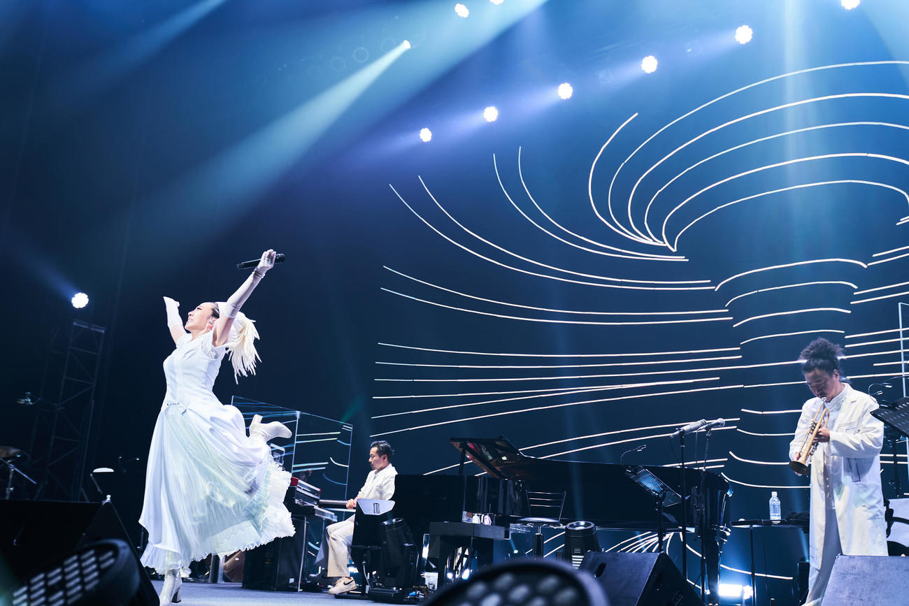 医療従事者支援を目的とした限定ライブを行ったMISIA