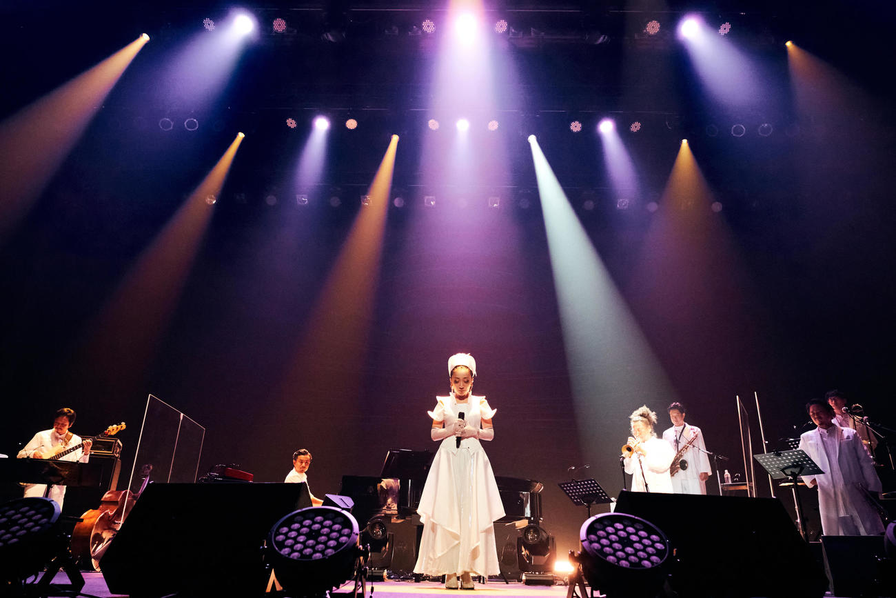 医療従事者支援を目的とした限定ライブを行ったMISIA