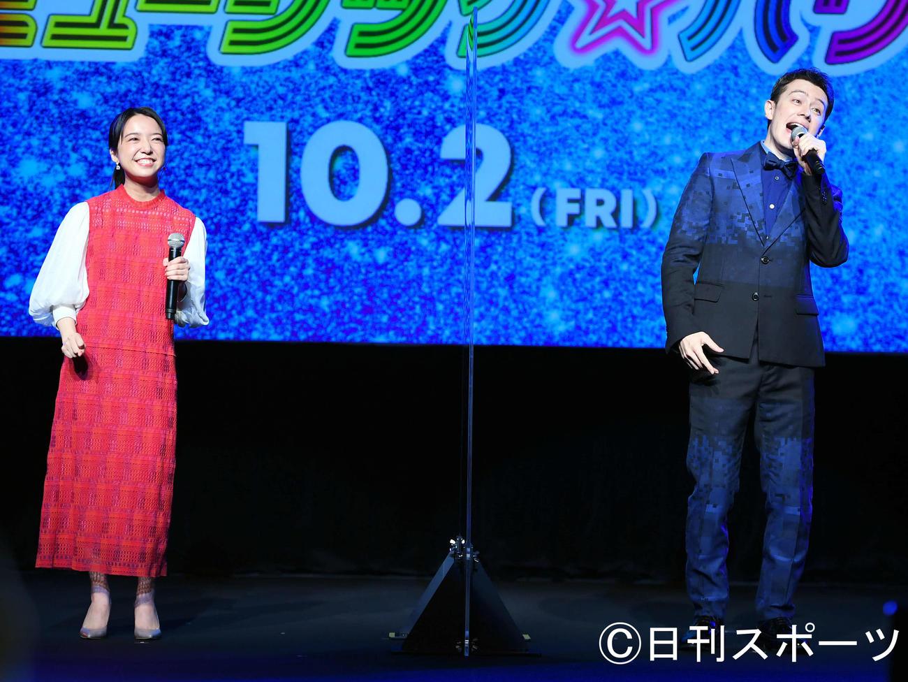 映画「トロールズミュージック★パワー」の完成披露イベントで歌声を披露した上白石萌音（左）とウエンツ瑛士（撮影・たえ見朱実）
