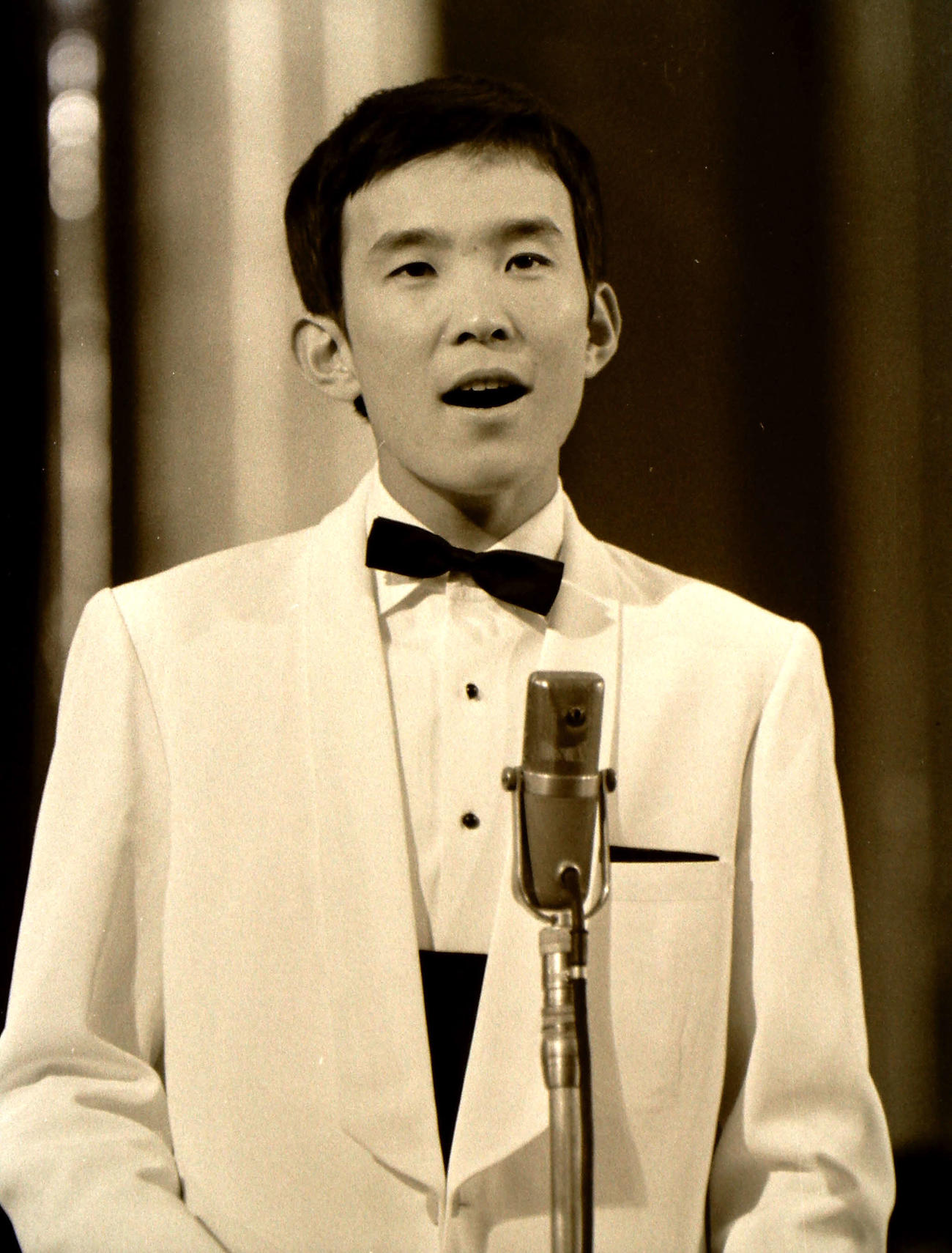 レコード祭で熱唱する守屋浩さん（1961年11月3日撮影）