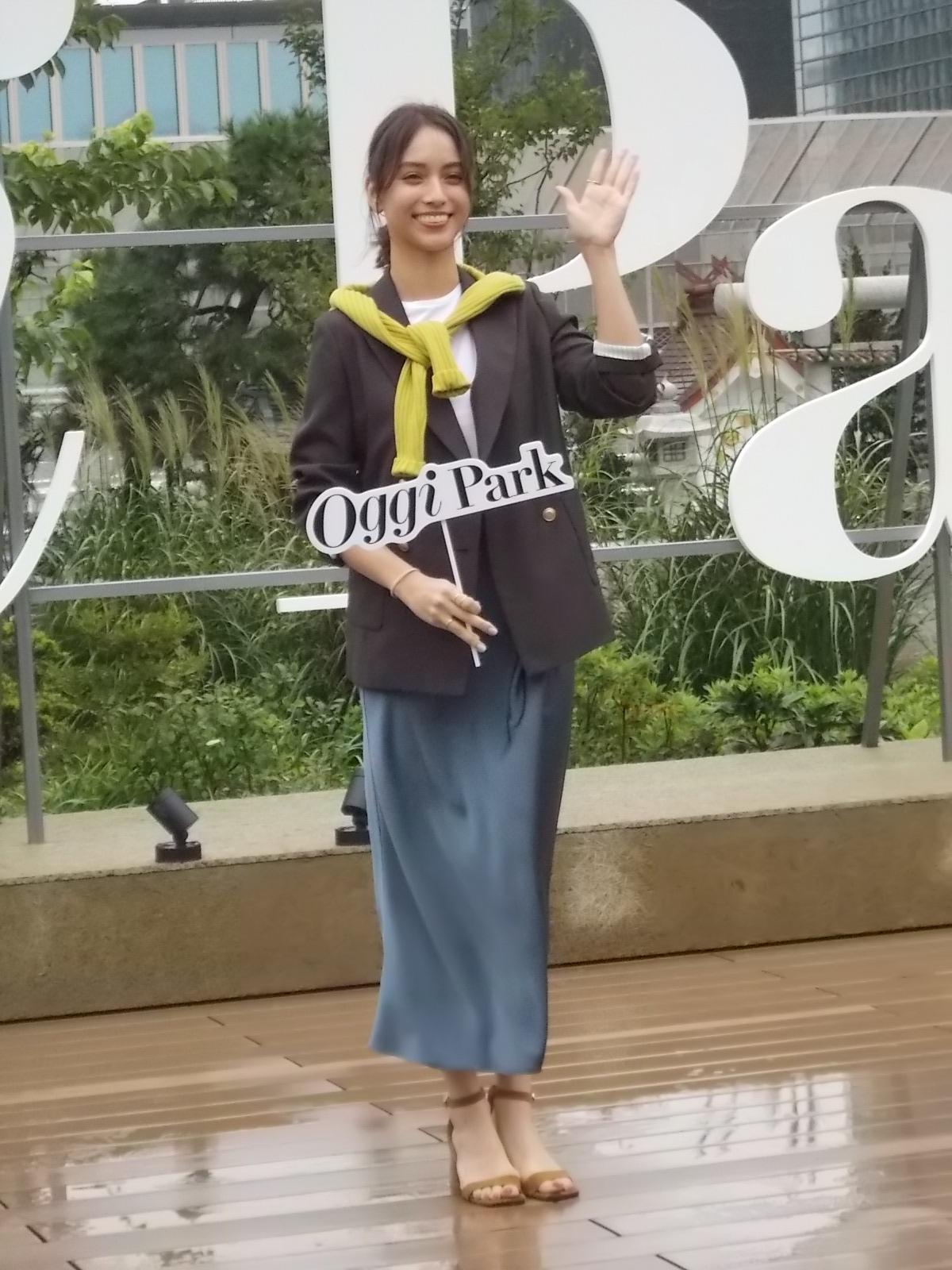 日本橋三越本店の屋上にできたオッジパークのオープニングイベントに出席した滝沢カレン