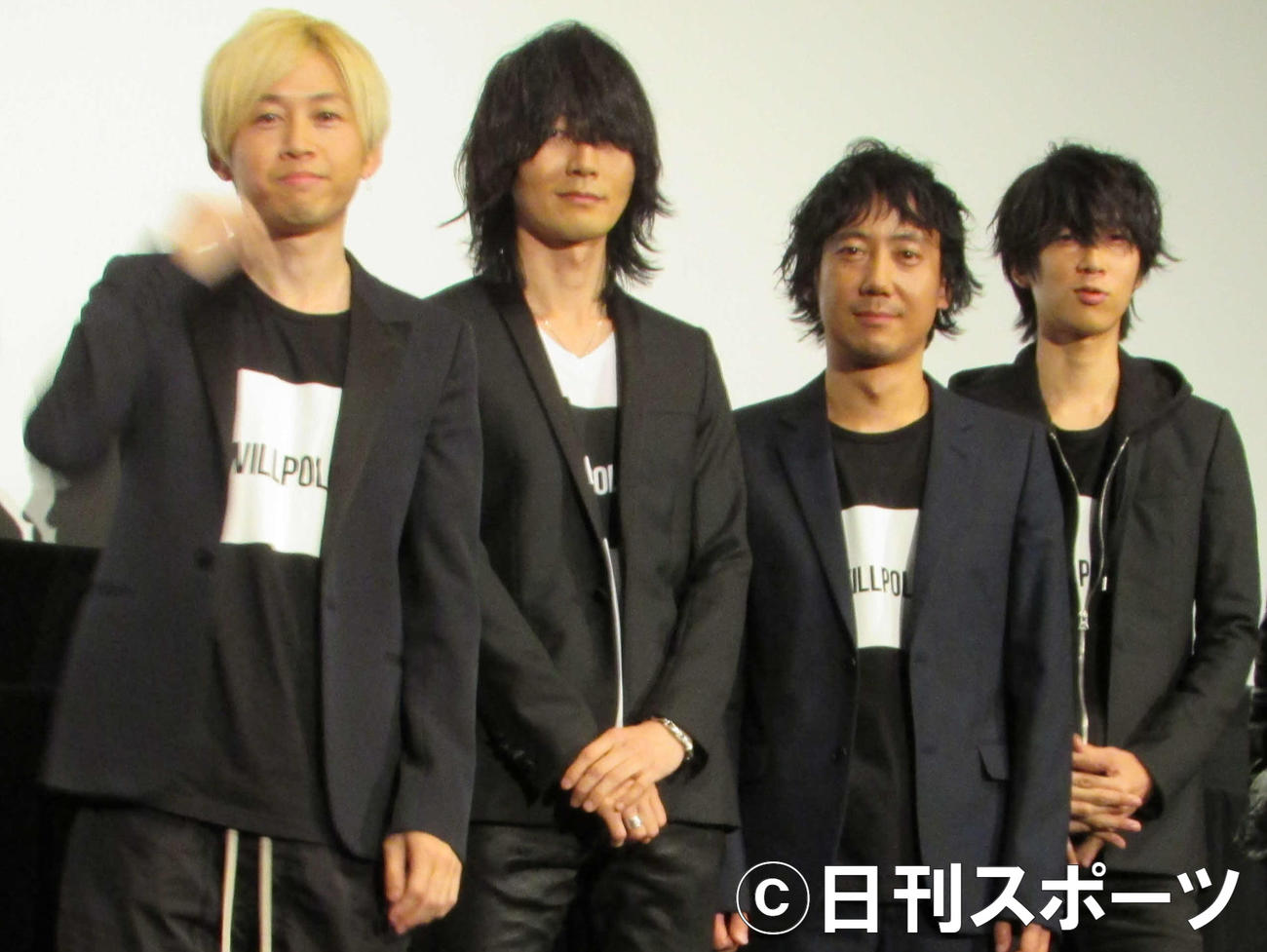 BUMP　OF　CHICKENの、左から直井由文、藤原基央、升秀夫、増川弘明（2014年12月5日撮影）