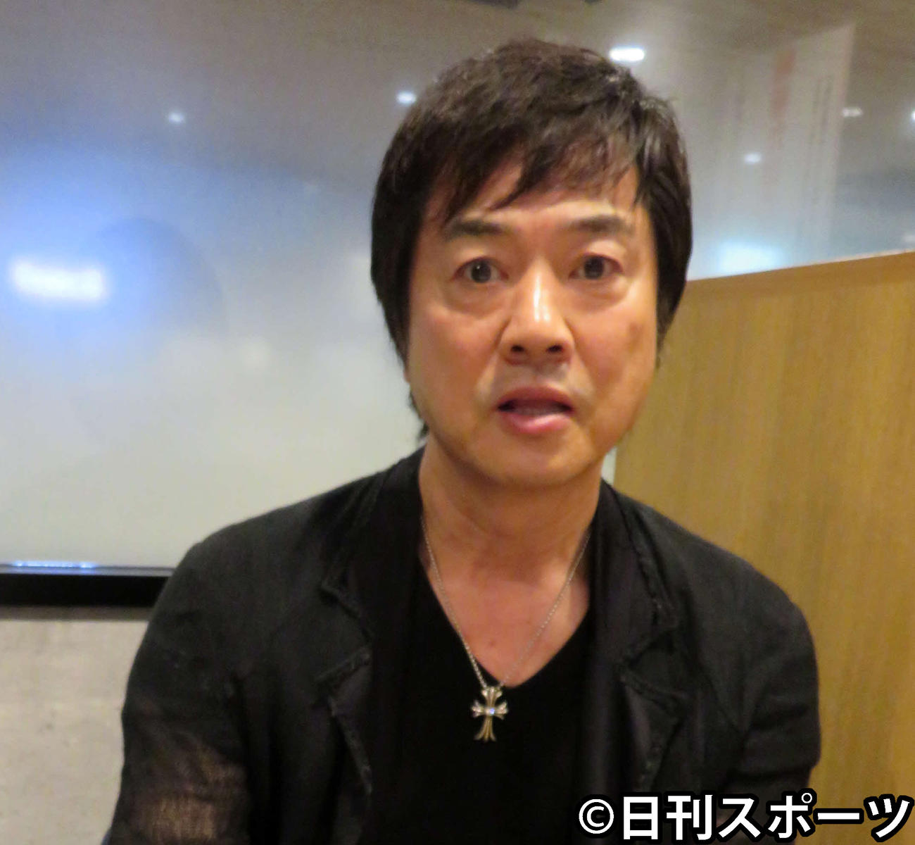 目に涙を浮かべながら「山口君と、本当につながりたい」と訴える高知東生（撮影・村上幸将）