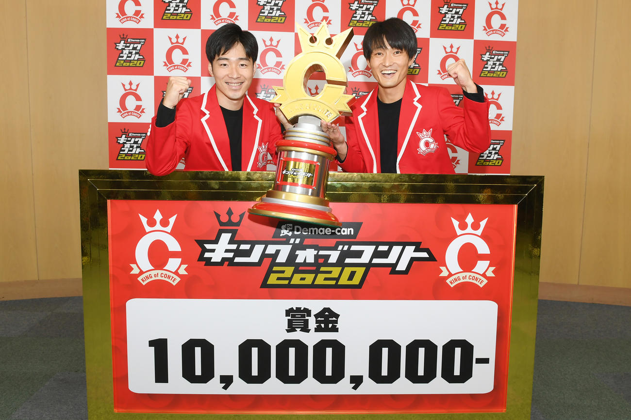 TBS系で放送された「キングオブコント2020」で第13代目王者に輝いたジャルジャルの後藤淳平（左）と福徳秀介