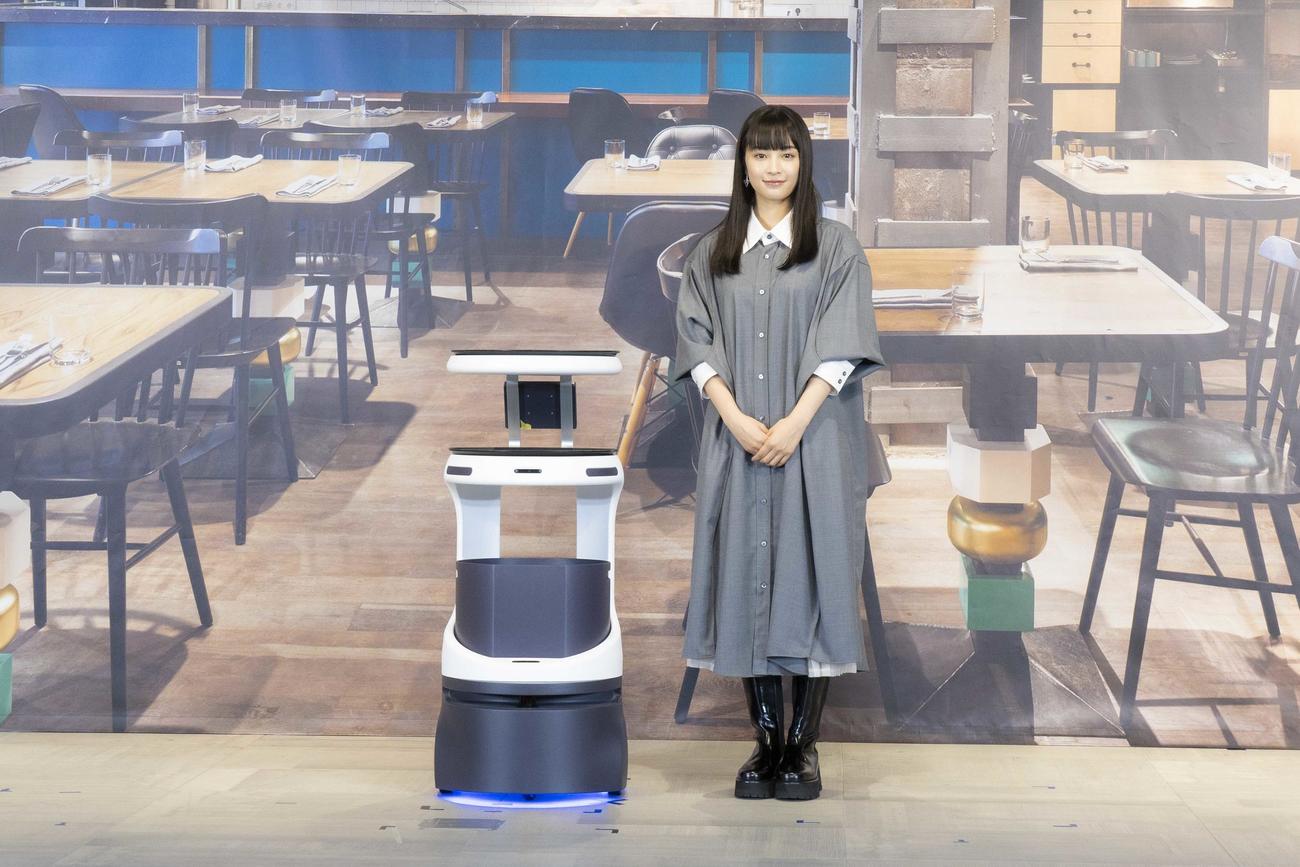 ソフトバンクロボティクス新事業発表会に出席した広瀬すず