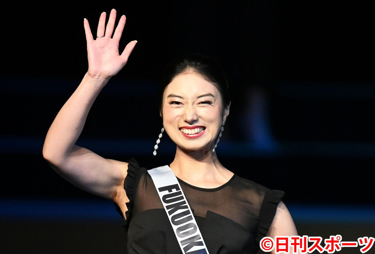 笑顔を見せる吉田ひかるさん（撮影・山崎安昭）