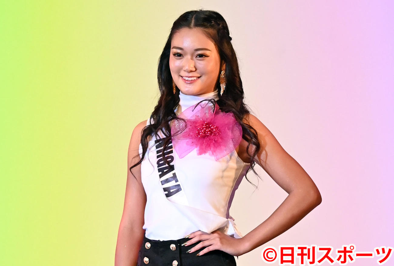 笑顔を見せる落合真彩さん（撮影・山崎安昭）