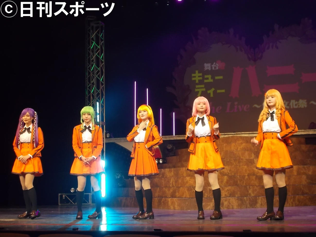 舞台「キューティーハニー」の出演者。左から、池松愛理、佐藤日向、上西恵、西葉瑞希、平塚日菜