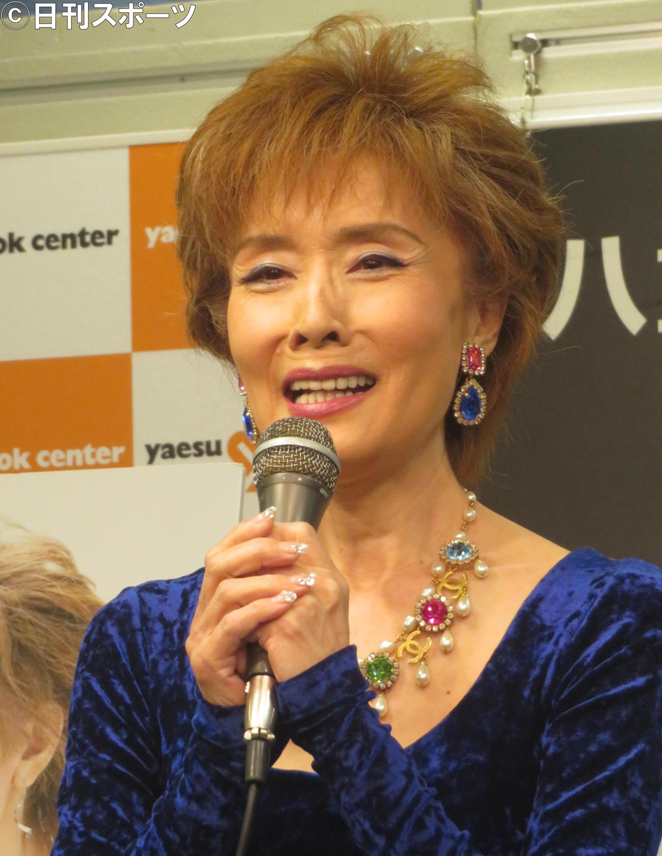 芸能生活50周年記念書籍出版記念イベントで話す小柳ルミ子