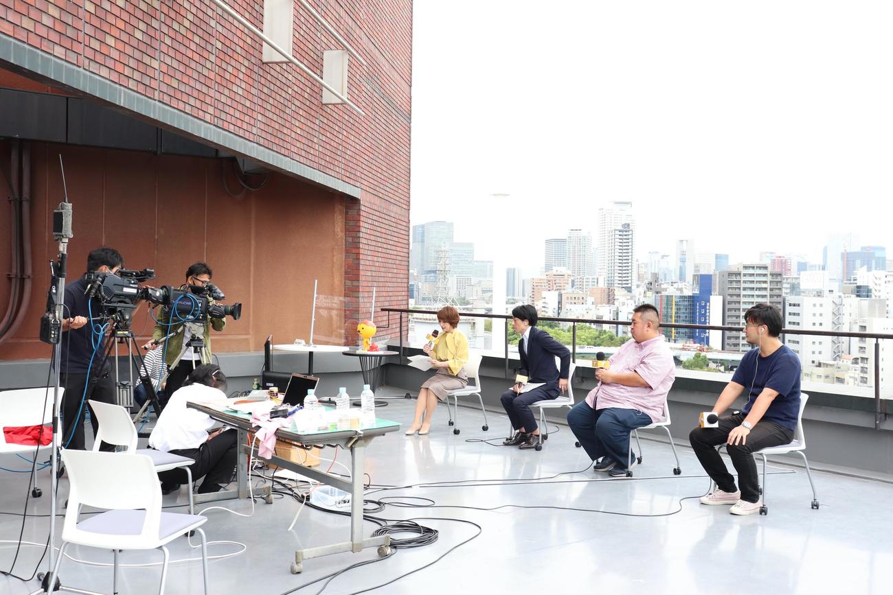 テレビ大阪は、屋上からオンラインで秋の改編会見を行った