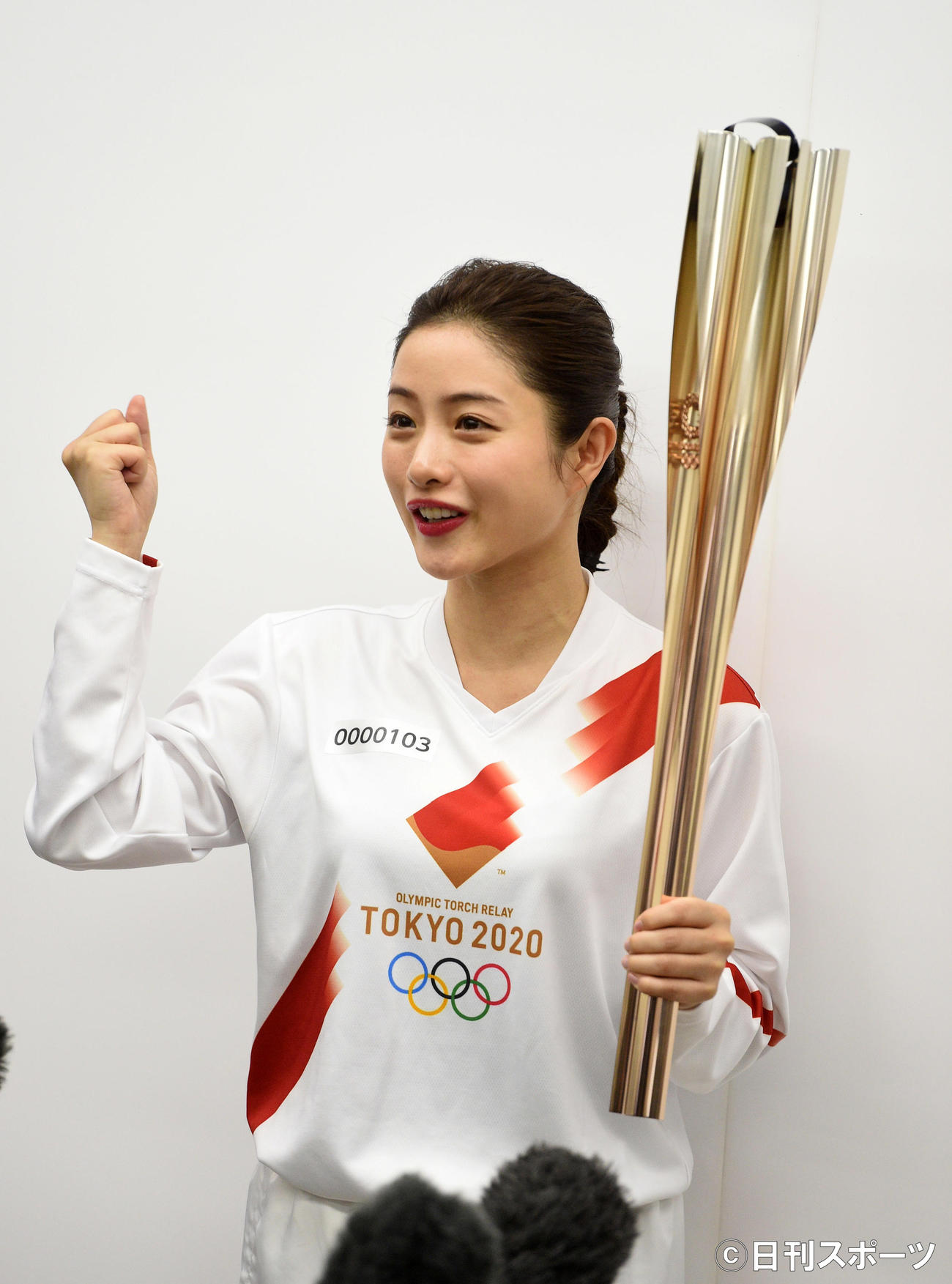 東京五輪の聖火リレーリハーサルの後、会見する石原さとみ（2020年2月15日）